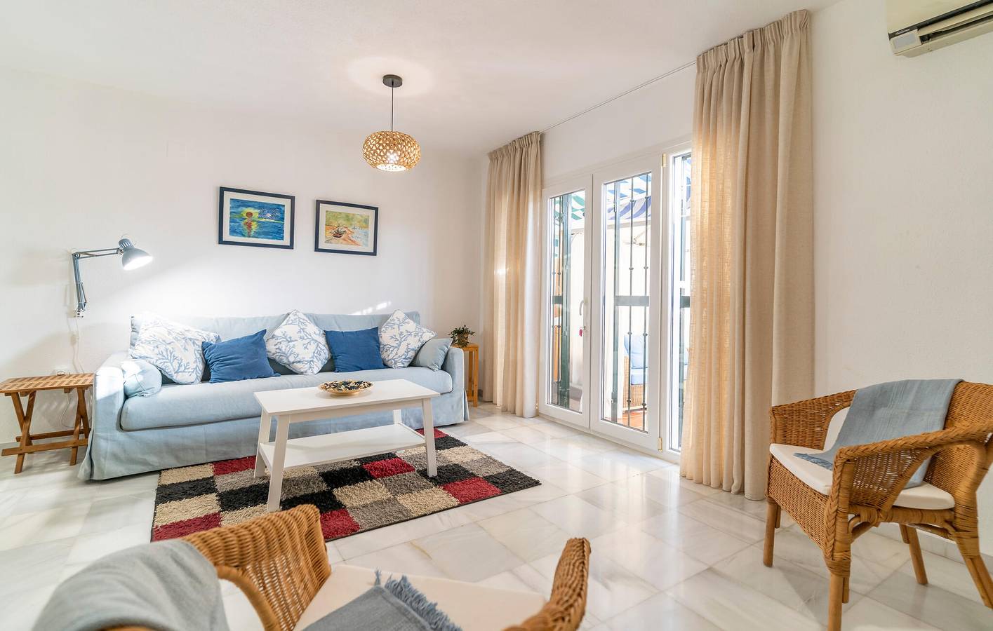 Soleado Apartamento con Piscina y Terraza Cerca de Playa Caleta in Urbanización Villa del Mar, Vélez-Málaga