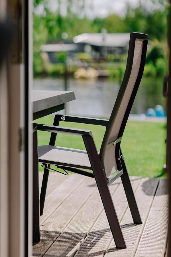 Ferienhaus Friese, direkt am See, mit hauseigenem Tretboot, hauseigener Sauna sowie Whirlpool, Kamin, eingezäuntes Grundstück, direkter nähe Kinderspieleparadies sowie Reit- und Ponyhof in Twist, Emsland