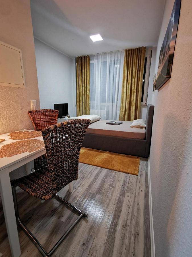 Ganze Wohnung, Ferienwohnung für 2 Personen mit Terrasse in Mainz, Rheinhessen