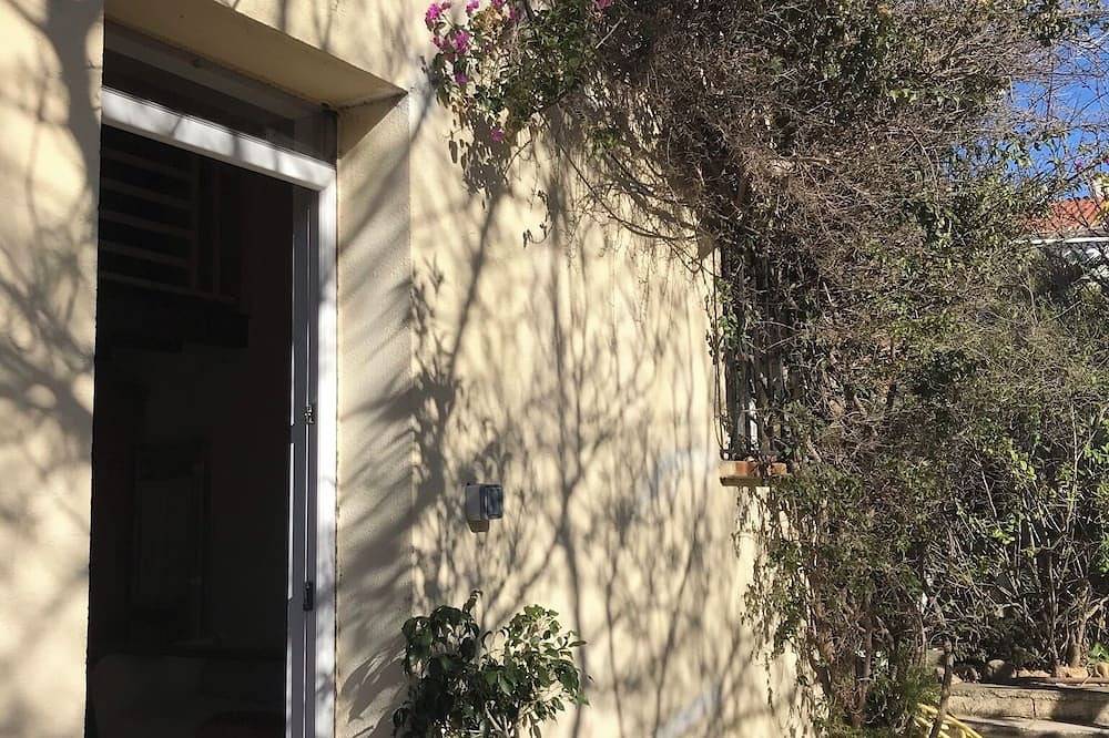 Appartement entier, Studio  indépendant de 30 m2 , dans maison familiale au calme à 10 mns de la mer in Cabestany, Côte d'Améthyste