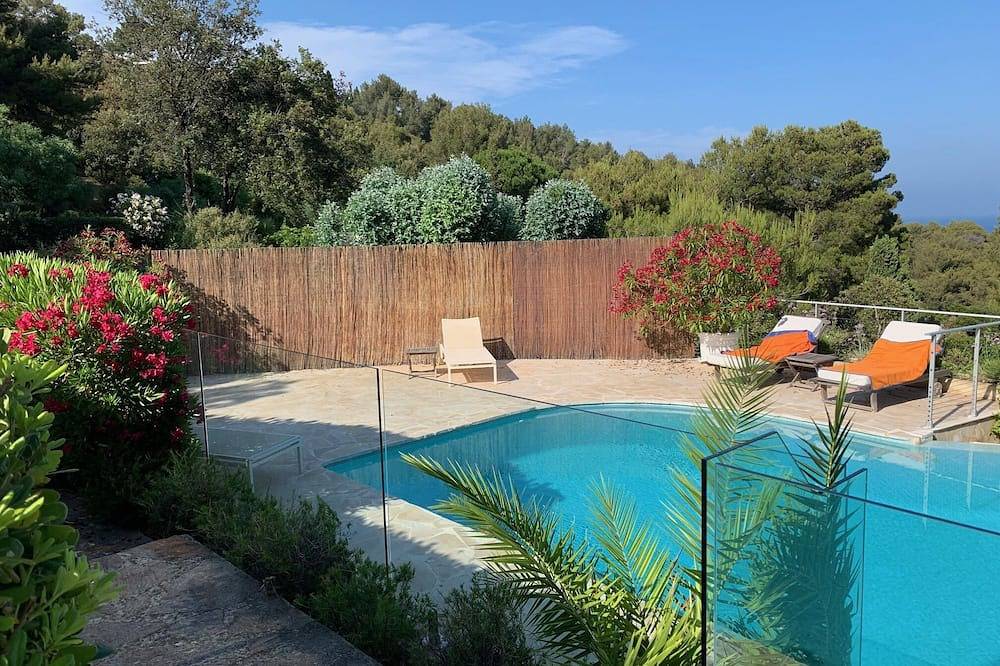 Villa pour 8 Personnes dans Cap Bénat, Bormes-les-Mimosas