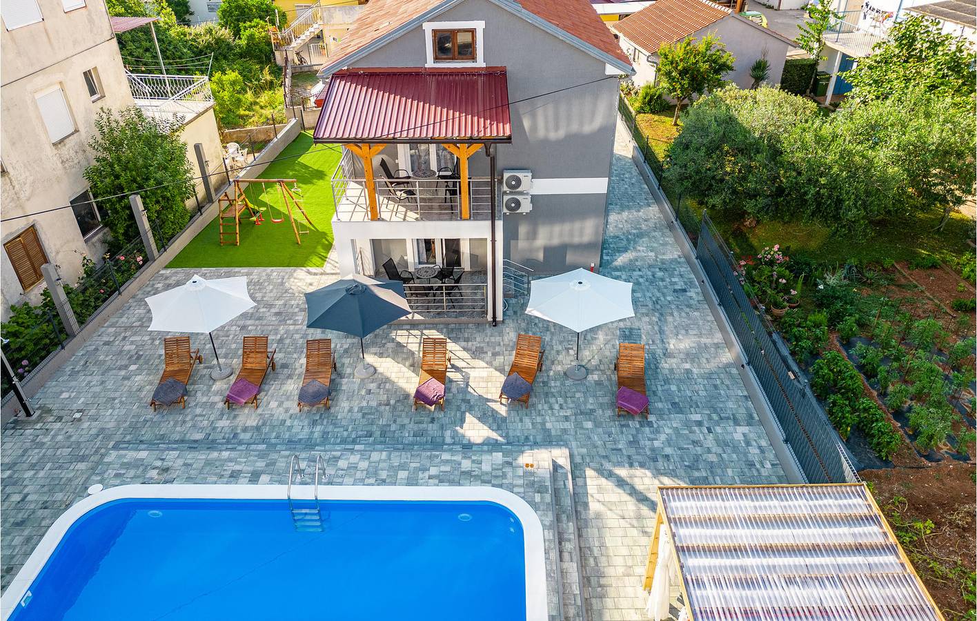 Gemütliche 2-Zimmer-Wohnung mit Pool, Terrasse und Strandzugang in 300 m Entfernung in Zadar Stadt, Zadar (Kommun)