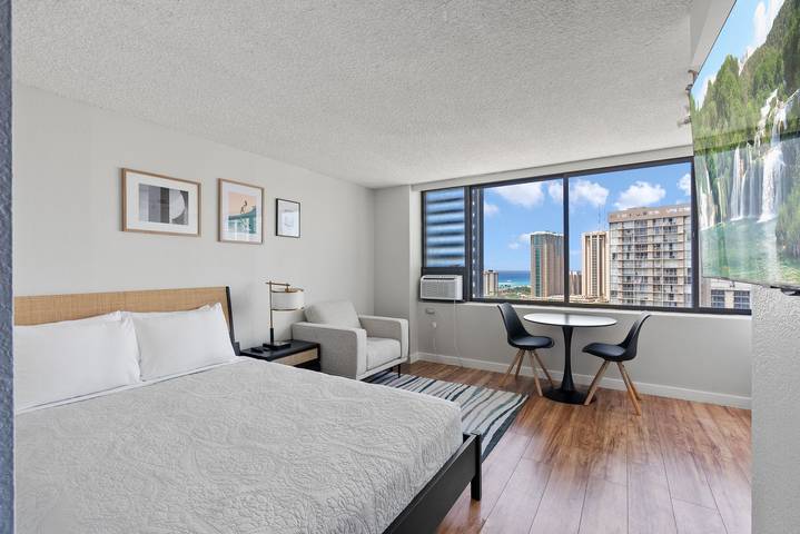 Ferieleilighet for 2 personer, med badebasseng og hage, barnevennlig i Waikiki