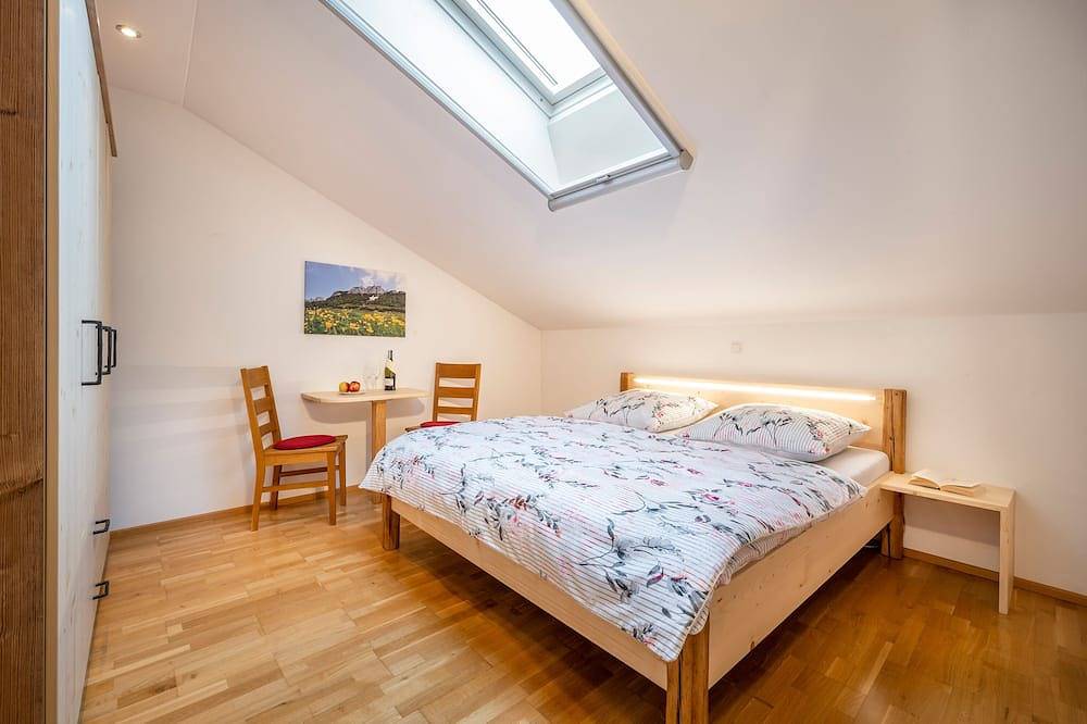 Ganze Wohnung, 4 Sterne Ferienwohnung Schererhof-Chiemgau, 125qm, 3 separate Schlafzimmer in Pittenhart, Chiemsee