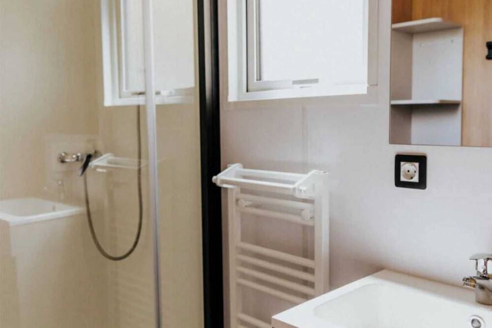 Zecamping piscine couverte pet friendly mobil-home Tv 30m2 4 pers in Landrellec, Pleumeur-Bodou