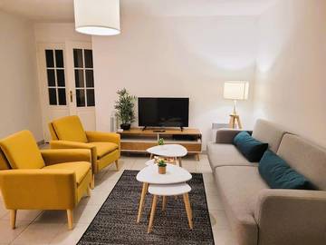Gîte pour 5 personnes, avec terrasse à Casteljaloux