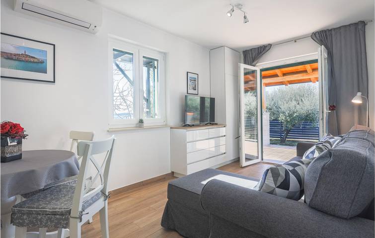 Gemütliches 1-Zimmer-Apartment mit Meerblick und Terrasse – 200 m vom Strand von Fažana entfernt in Grad Vodnjan, Südküste Istrien