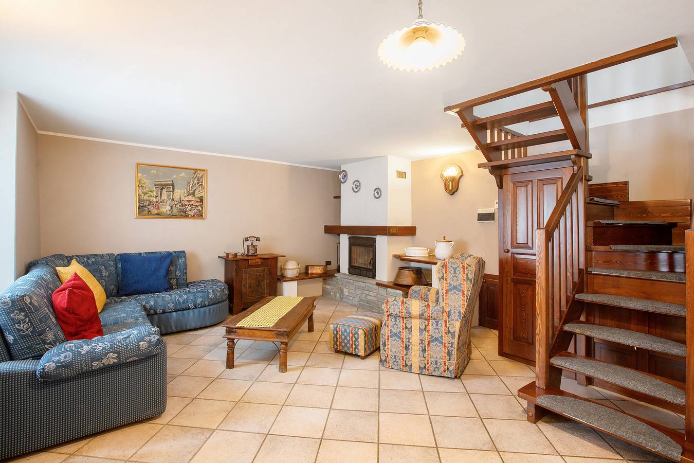 Entire apartment, Holiday Apartment "La Maison Du Coeur" with Balcony & Wi-Fi in Estaod, Comune di Montjovet