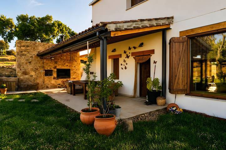 Landhaus aus Stroh und Lehm mit Bergblick, privatem Pool und WLAN in Valencia de Alcántara, Cáceres und Umgebung