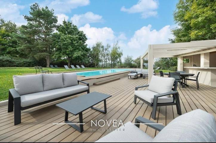 Location de vacances pour 10 personnes, avec terrasse ainsi que vue et piscine, animaux acceptés à Dommartin - 4