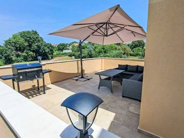 Ferienwohnung für 7 Personen, mit Terrasse und Ausblick sowie Garten in Pula-Medulin