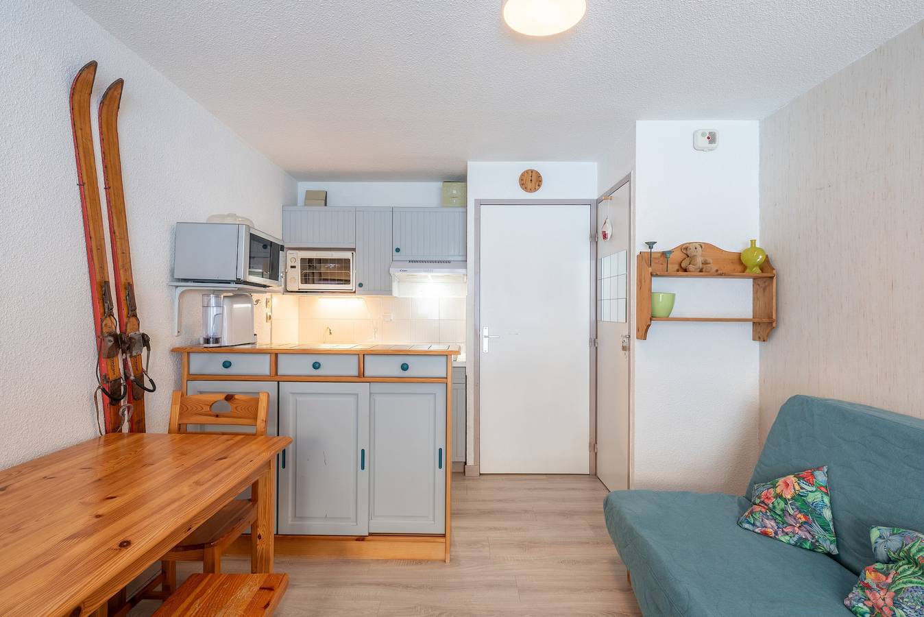 Apartamento entero, Estudio en Domaine de l'Alpe D'Huez con vistas a la montaña, balcón y Wi-Fi para 3-4 personas in Oz (desambiguación), Parque Nacional de los Ecrins