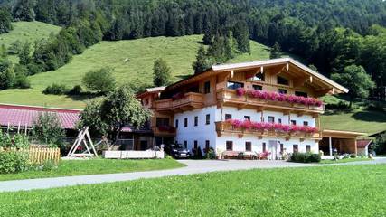Bauernhof für 4 Personen, mit Ausblick und Balkon sowie Garten, kinderfreundlich in Walchsee