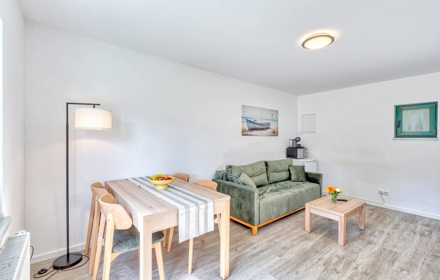 Ganze Ferienwohnung, Gemütliche Wohnung im Erdgeschoss mit WiFi, TV und Parkplatz 300 m vom Strand entfernt in Juliusruh, Rügen