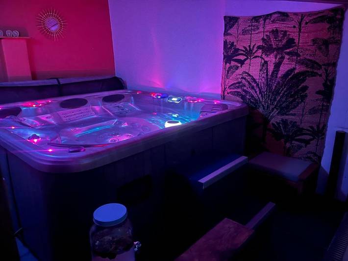 Gîte pour 2 personnes, avec piscine et jardin ainsi que terrasse et jacuzzi à Paulhan (Hérault) - 2