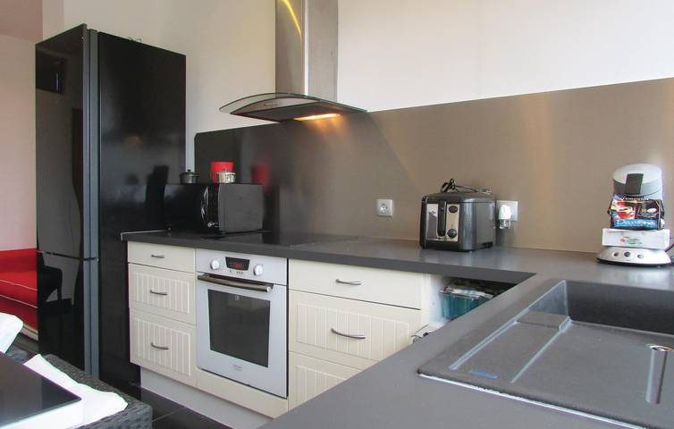 Entire holiday apartment, Beachside Apartment with Terrace and Parking - Aregno Plage 200m in Aregno, Calvi region