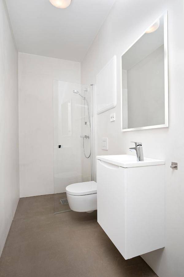 Central Guest House - Bedroom with en suite Bathroom in Stavanger