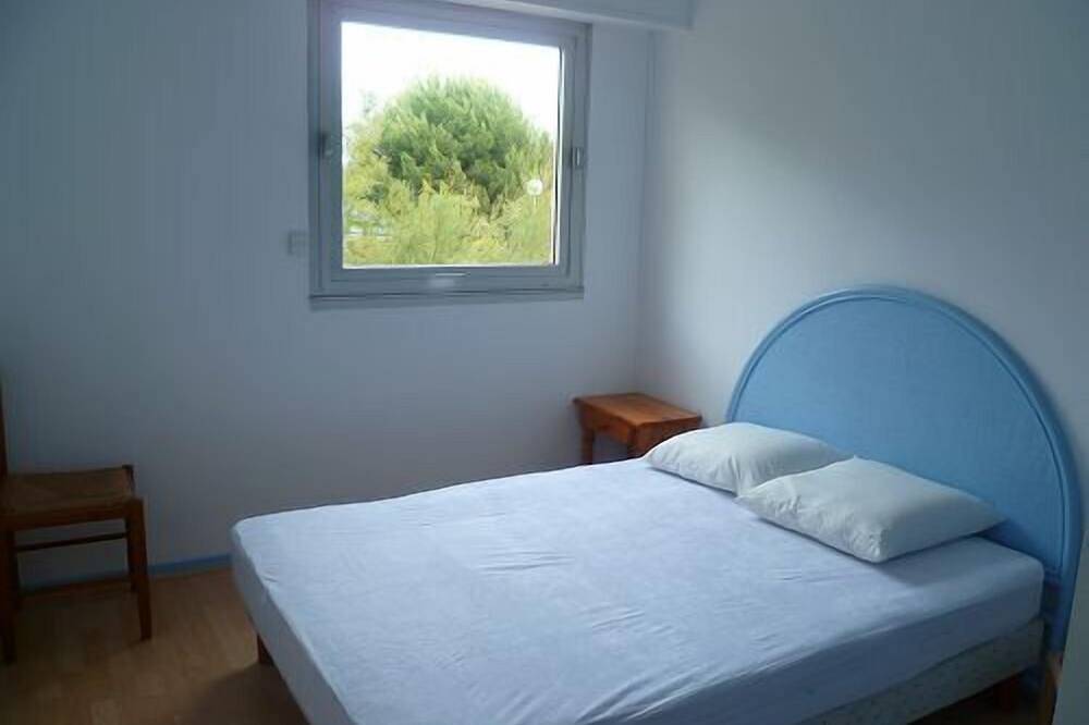 Entire apartment, Bright apartment with views of the beach at 20 meters La Rochelle Les Minimes in La Rochelle, La Rochelle region