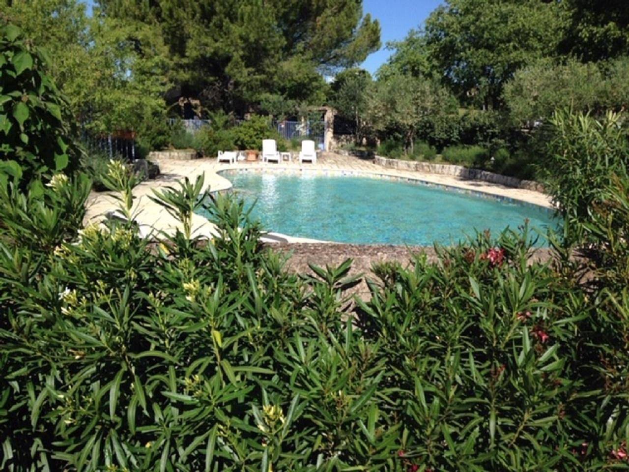 Estudio entero, Apartamento estudio 'Meublé' con piscina compartida, jardín privado y Wi-Fi in Lorgues, Region de Draguignan