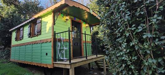 Gîte pour 3 personnes, avec bassin pour enfant ainsi que piscine et jardin à Plougonvelin
