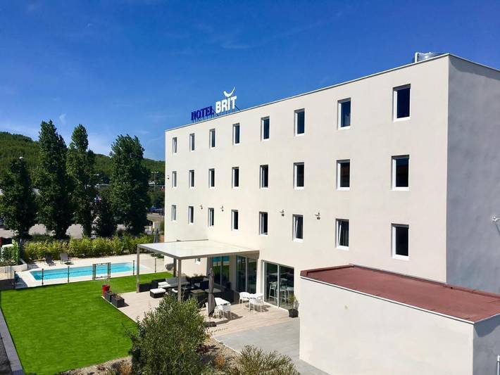Hôtel pour 2 personnes, avec vue ainsi que piscine et jardin, adapté aux familles à Saint-Mitre-les-Remparts