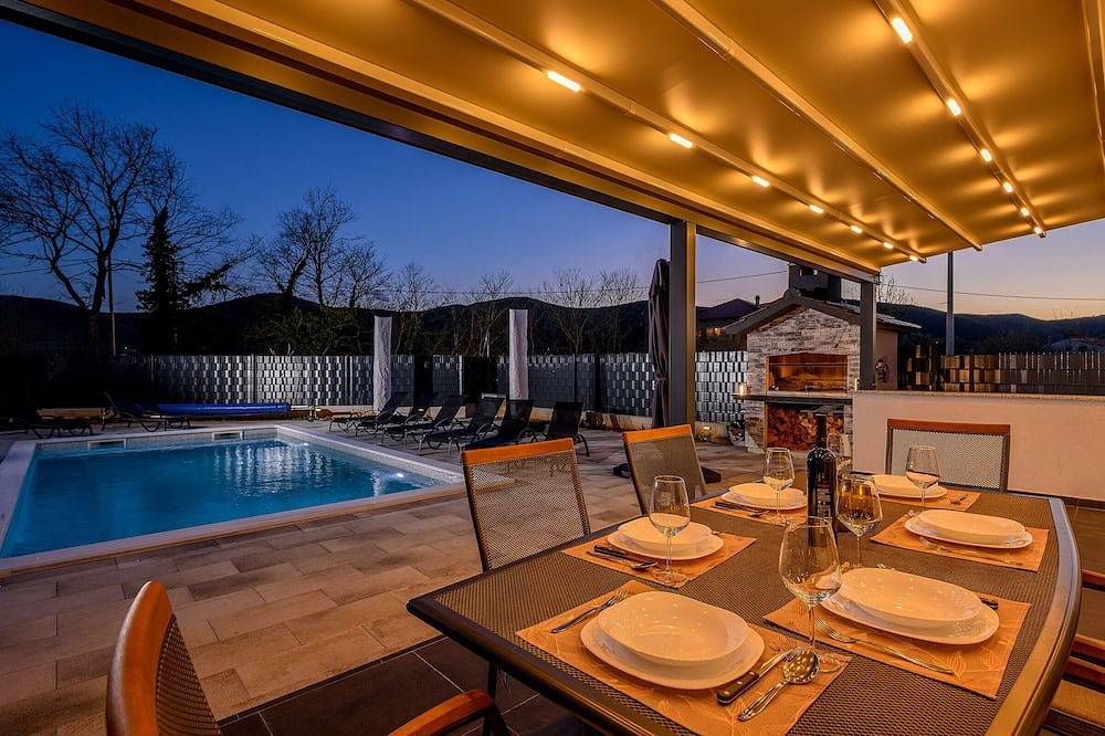 Luxury Villa with Private Pool in Dalmatinisches Zagora
