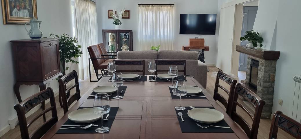 Moradia 'Casa Casais' con terraza privada, jardín privado y Wi-Fi in Praia da Amorosa, Chafé