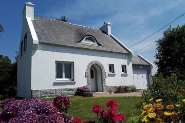 Location de vacances pour 6 personnes, avec terrasse et jardin à Lanildut