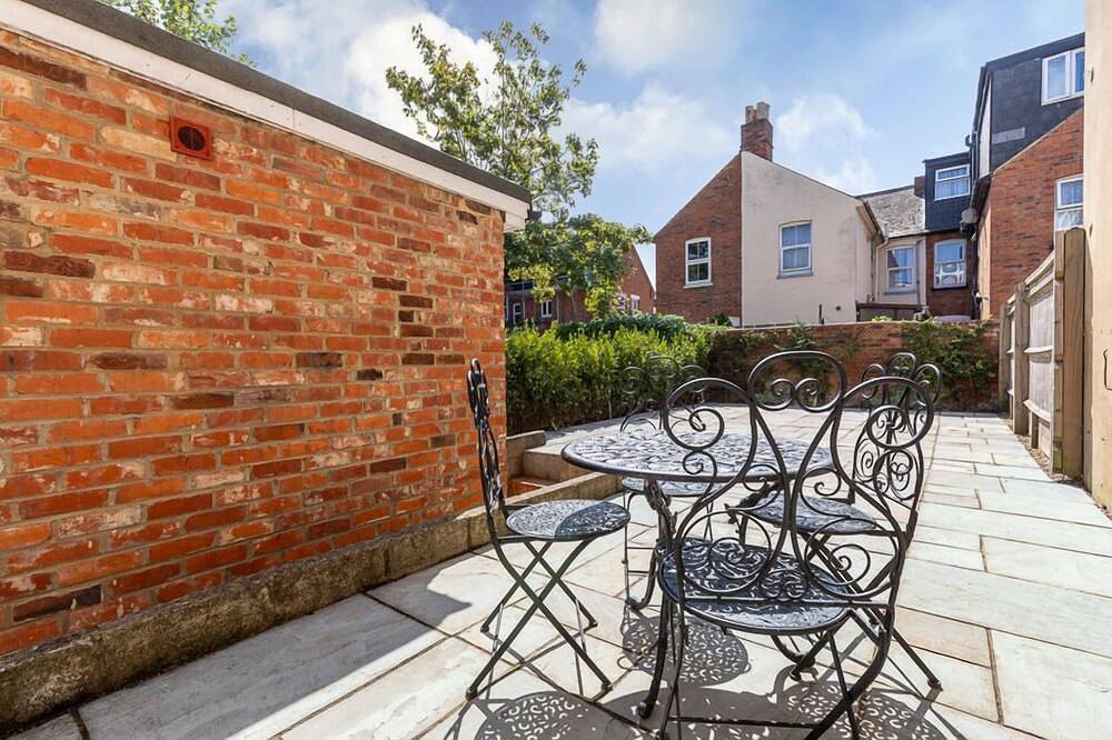 Ganze Wohnung, Apartment-Superior-Eigenes Badezimmer-Terrasse-Elm House-1-Bed-Flat 2 in Reading, Berkshire