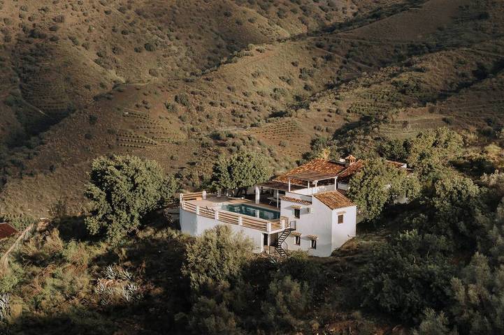 Villa for up to 8 persons with fantastic mountain views & private swimming pool in Canillas de Aceituno, Cordillera Penibética