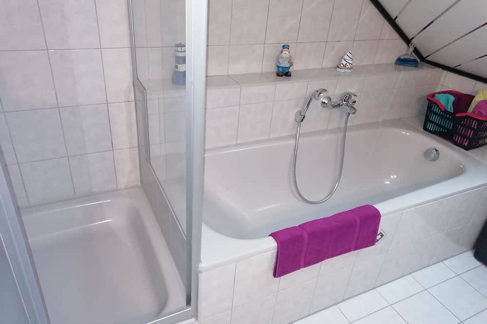 Ganze Wohnung, Ferienwohnung mit tollem Ausblick und Wanderwegen direkt vor der Tür in Burladingen, Neckar-Alb