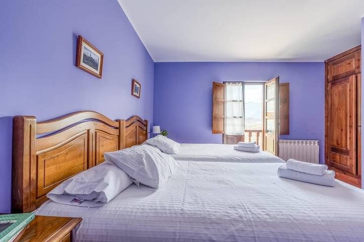 Large Rural House in Picos de Europa with 8 bedrooms and 8 bathrooms. in Cabrales, Côte Cantabrique