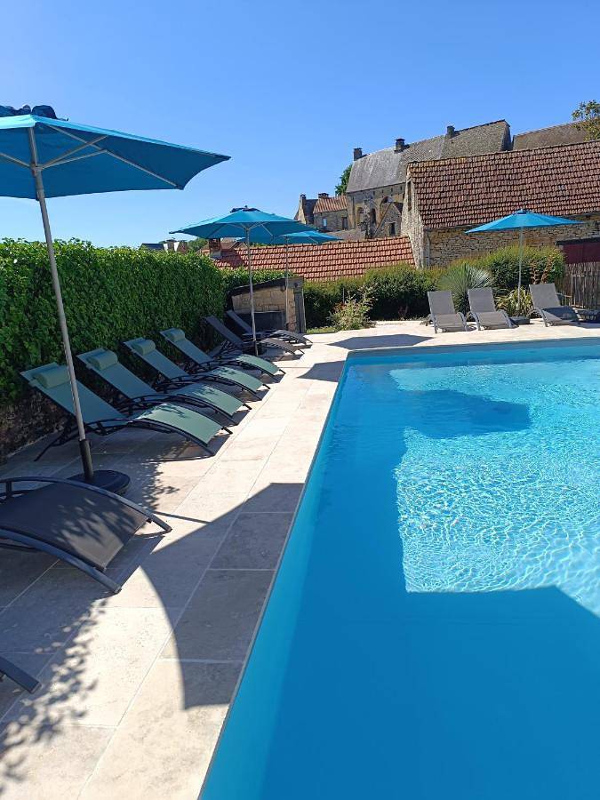 Location de vacances pour 4 personnes, avec piscine ainsi que vue et jardin, adapté aux familles à Salignac-Eyvigues - 2