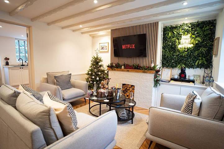 Holiday rental for 4 people, with terrace and hot tub as well as garden in Worcestershire