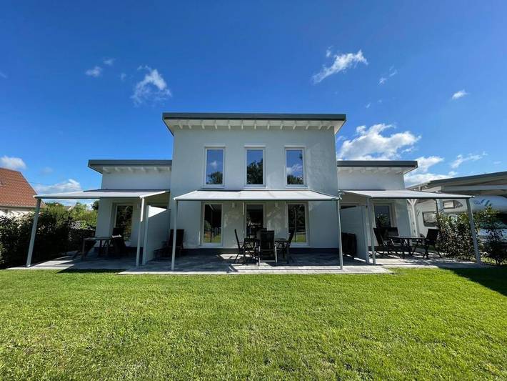 Ferienwohnung für 4 Personen, mit Terrasse und Garten sowie Seeblick und Ausblick