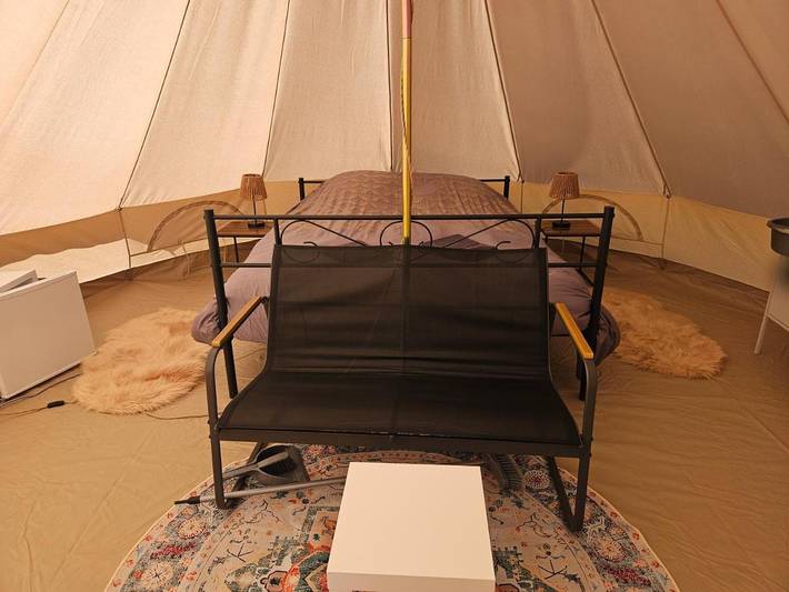 Tente pour 2 personnes, avec jardin et piscine ainsi que terrasse et vue dans le Puy-de-Dôme - 3