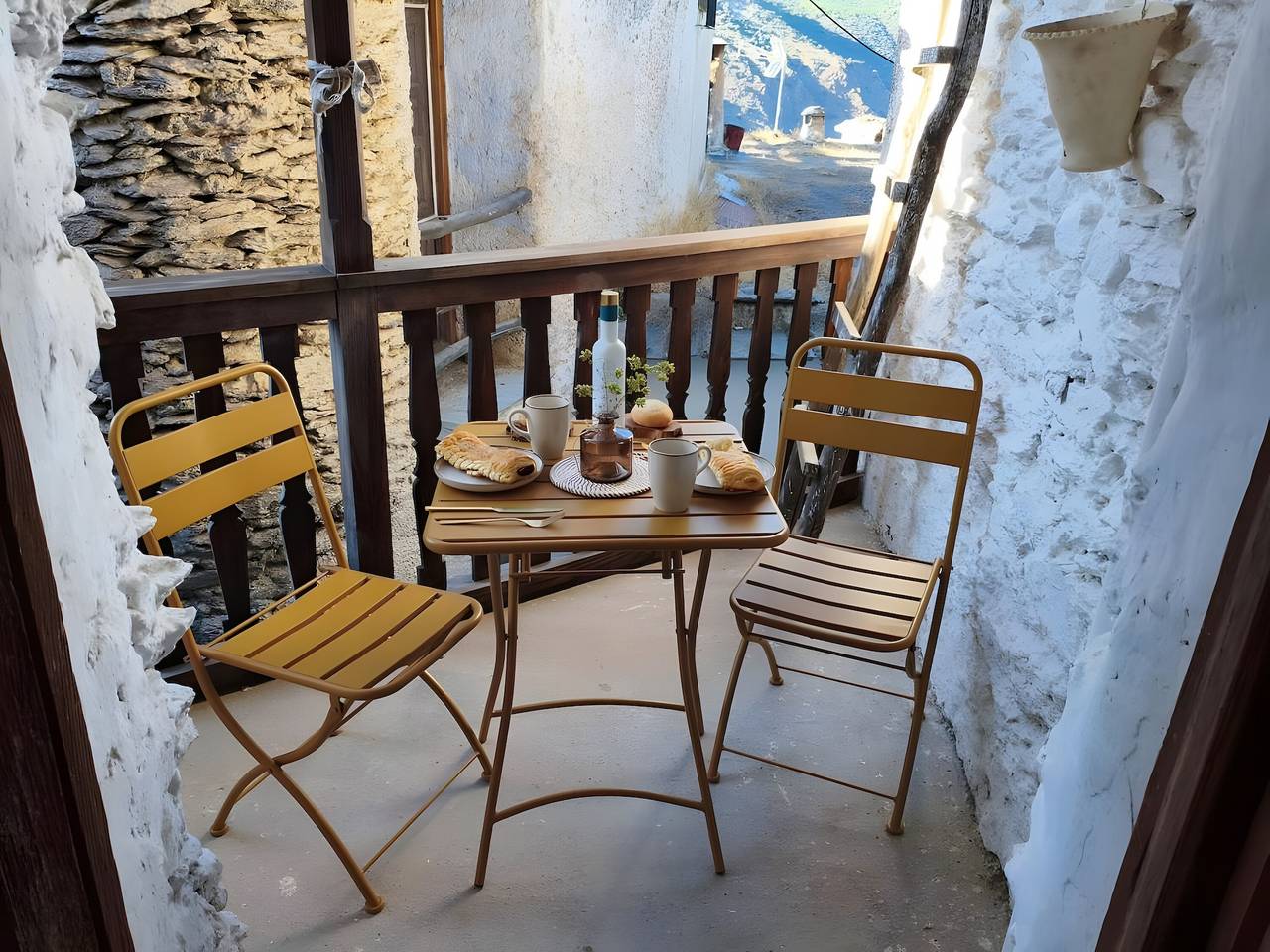 Maison de campagne « Santuario Atalbéitaca Five Senses » avec vue montagne, terrasse privée et Wi-Fi in Atalbeitar, La Taha