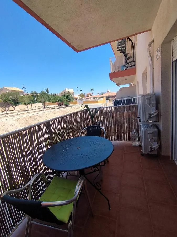 Apartamento de vacaciones para 6 personas, con vistas además de piscina y balcón - 1
