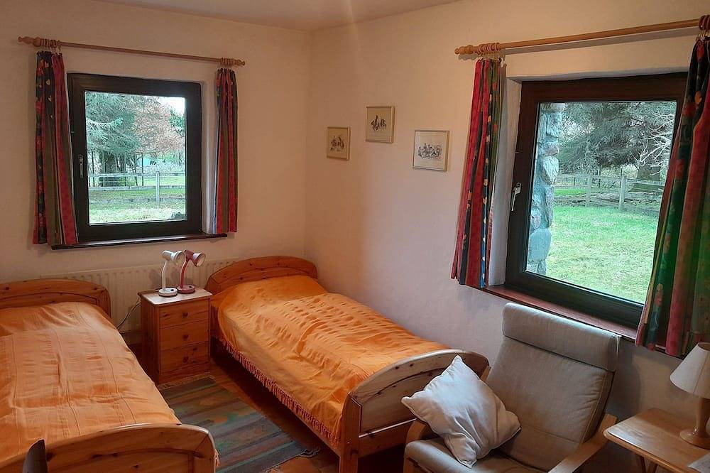 Family Friendly Cottage on the shore front of Lough Mask, Tourmakeady in Castlebar, Lough Mask