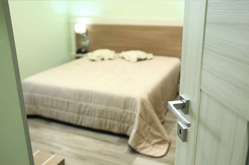 Entire apartment, Villa Magiola-Monolocale Afrodite 200 m from the Pompeii excavations, free parking in Pompei, Vesuvio National Park