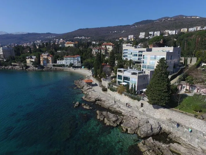 Apartamento de vacaciones para 4 personas, con jardín además de piscina y jacuzzi - 1