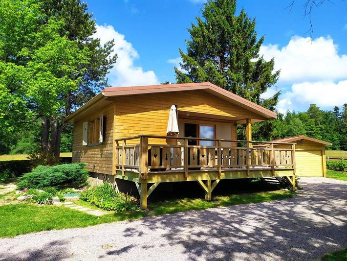 Gîte pour 5 personnes, avec Balcon et Terrasse ainsi que Jardin et Vue à Champdray