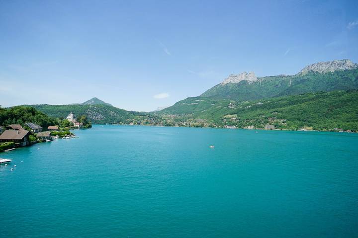 Location de vacances pour 5 personnes, avec balcon et vue sur le lac, adapté aux familles à Duingt