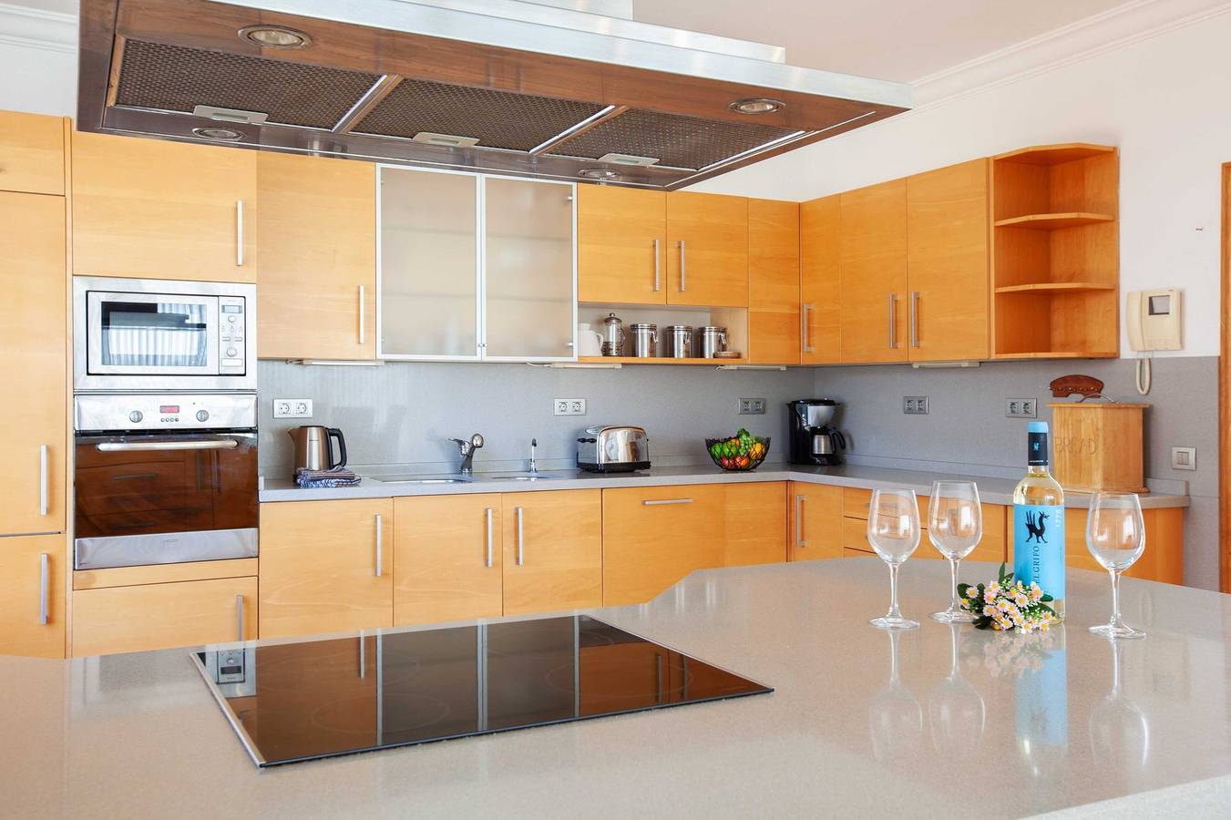 Superb Puerto Calero | Casa Acentejo Dos | 6 Bedrooms | Pool Table | Children's Play Area in Puerto Calero, Yaiza