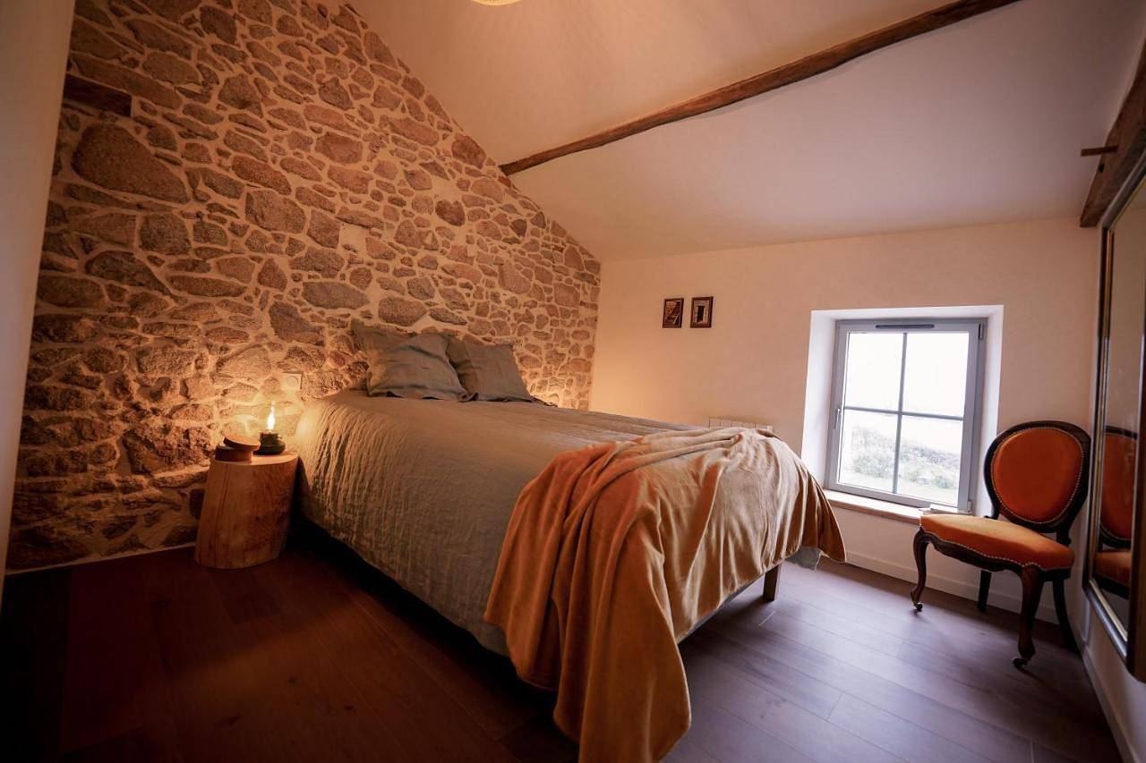 Four-Bedroom House in Saint-Aubin-de-Baubigné, Mauléon