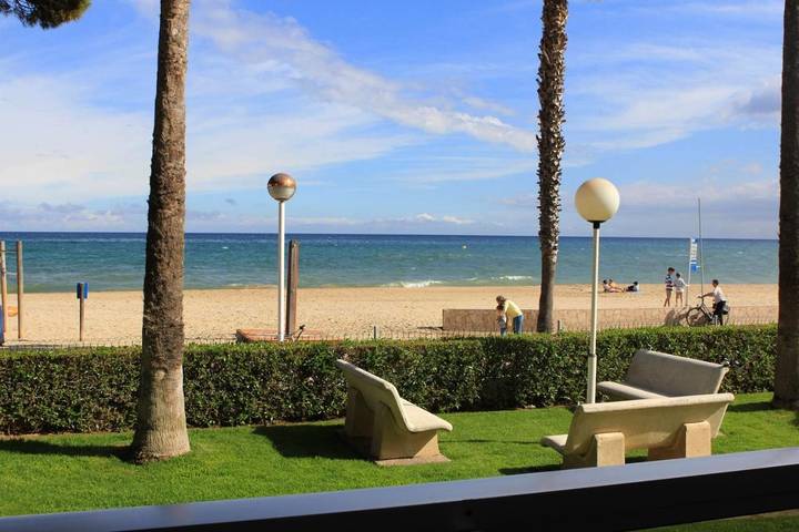 Apartamento para 5 personas, con jardín y vistas en Vilafortuny