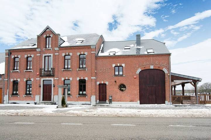 Location de vacances pour 5 personnes, avec jardin et terrasse à Couvin