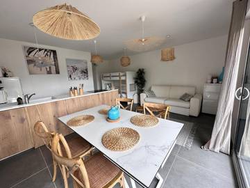 Gîte pour 4 personnes, avec terrasse et vue à Les Attaques