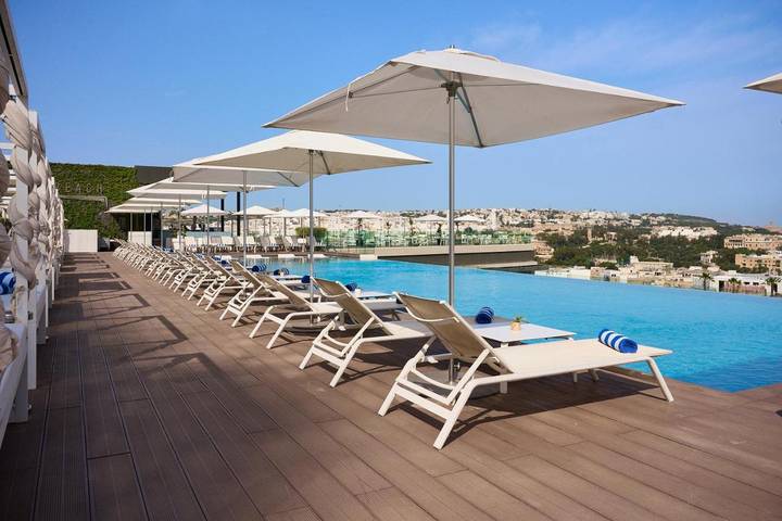 Hôtel pour 5 personnes, avec sauna et jardin ainsi que piscine et vue