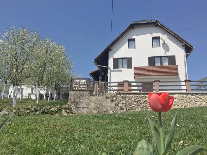 Gîte pour 3 personnes, avec Terrasse ainsi que Jardin et Vue dans Poljanak